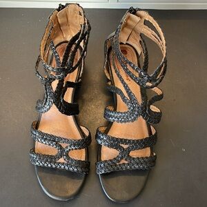 Corso Como Black Leather Cutout Strapy Braided Sandals. Size 9. D250